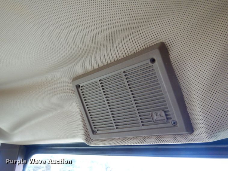 image for item DN0411 1990 John Deere 9600  combine