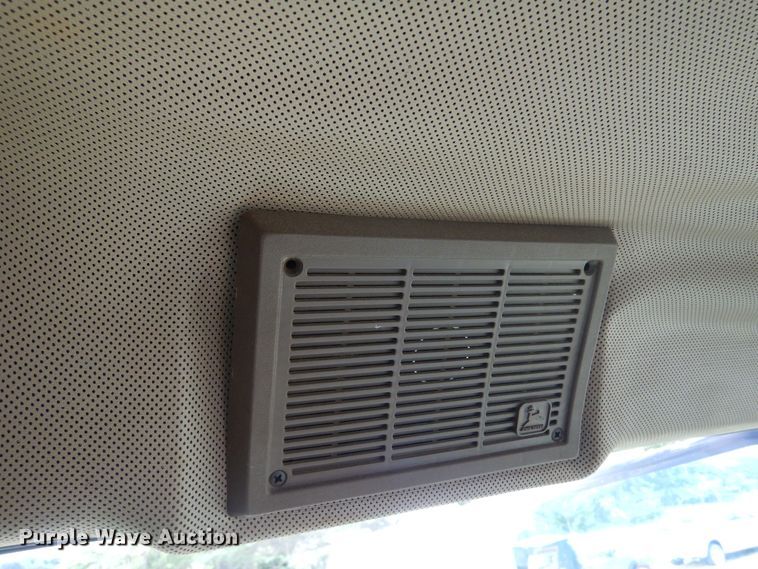 image for item DN0411 1990 John Deere 9600  combine