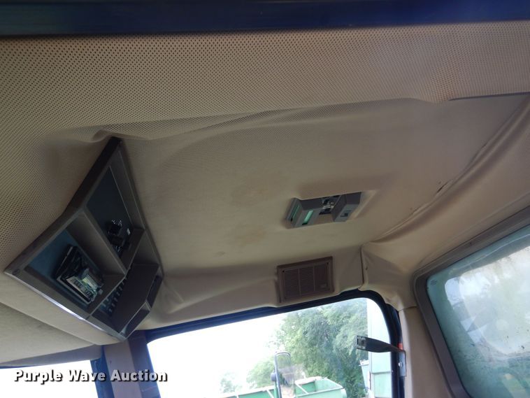 image for item DN0411 1990 John Deere 9600  combine