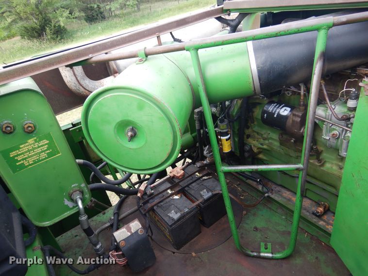 image for item DN0411 1990 John Deere 9600  combine