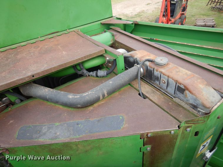 image for item DN0411 1990 John Deere 9600  combine