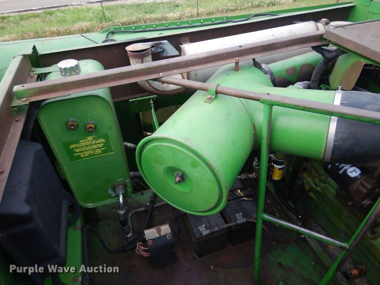 image for item DN0411 1990 John Deere 9600  combine