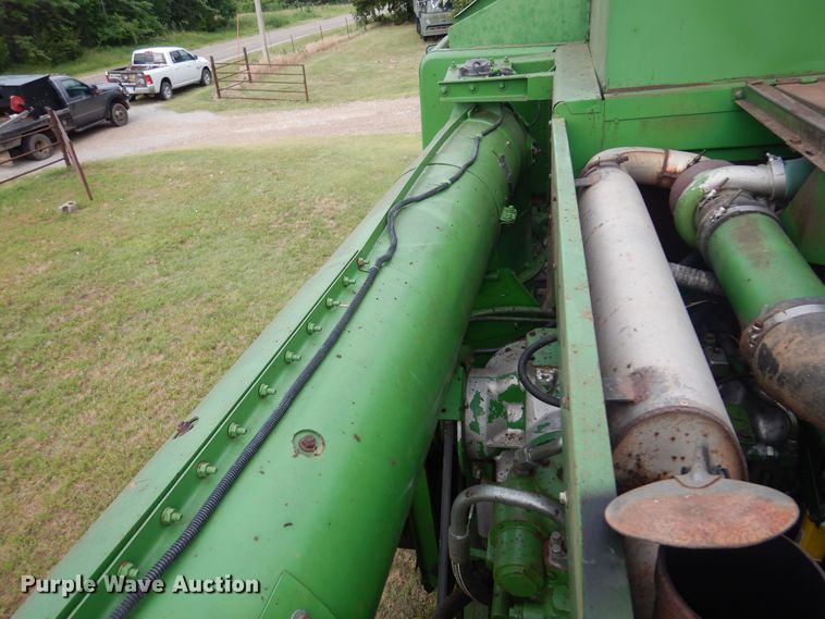 image for item DN0411 1990 John Deere 9600  combine
