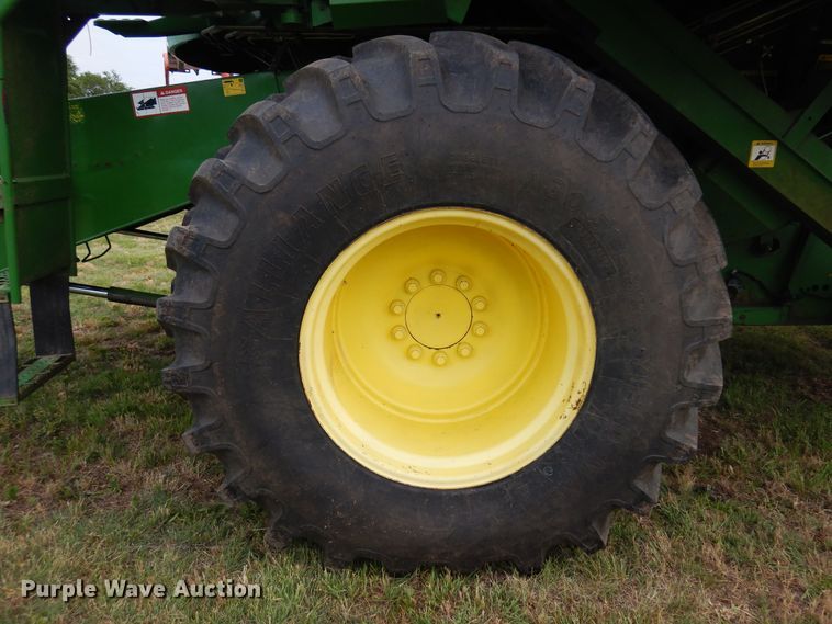 image for item DN0411 1990 John Deere 9600  combine