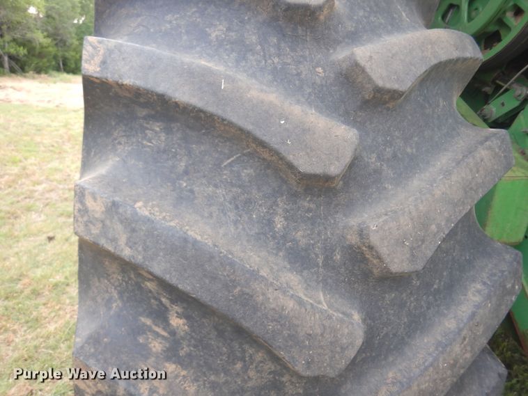 image for item DN0411 1990 John Deere 9600  combine