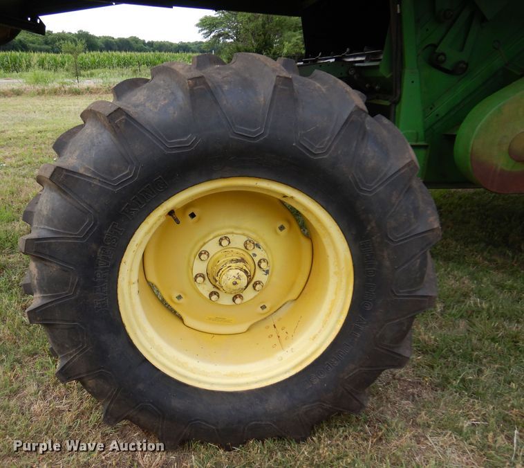 image for item DN0411 1990 John Deere 9600  combine