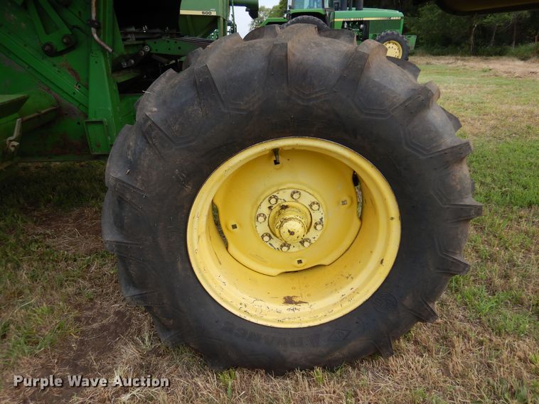 image for item DN0411 1990 John Deere 9600  combine