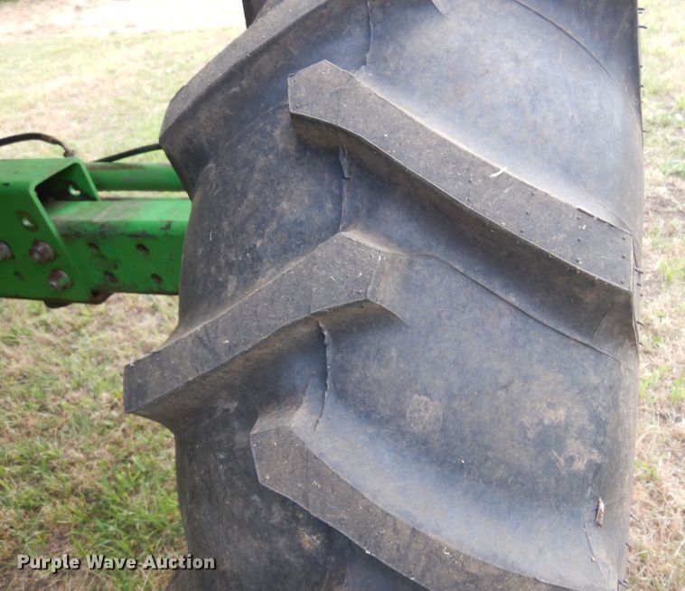 image for item DN0411 1990 John Deere 9600  combine