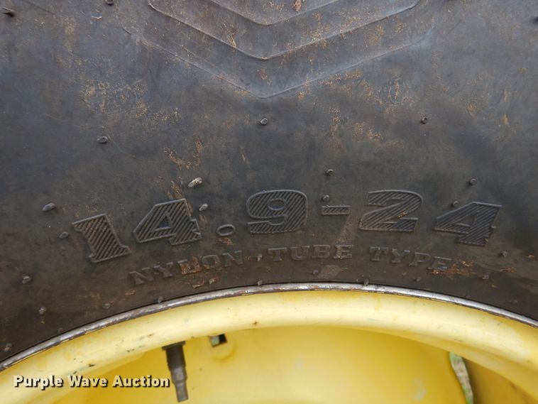 image for item DN0411 1990 John Deere 9600  combine