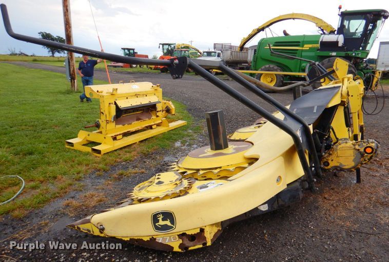 image for item DP4345 John Deere 770  rotary forage head