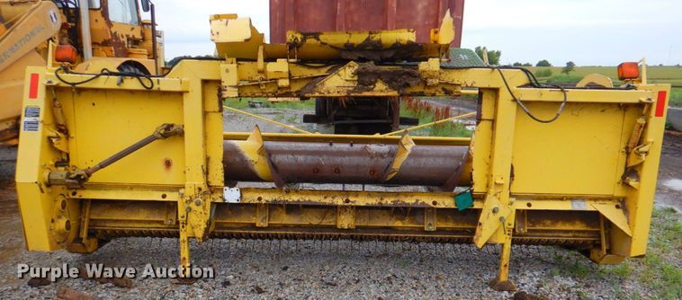 image for item DP4347 John Deere 640A  pickup head