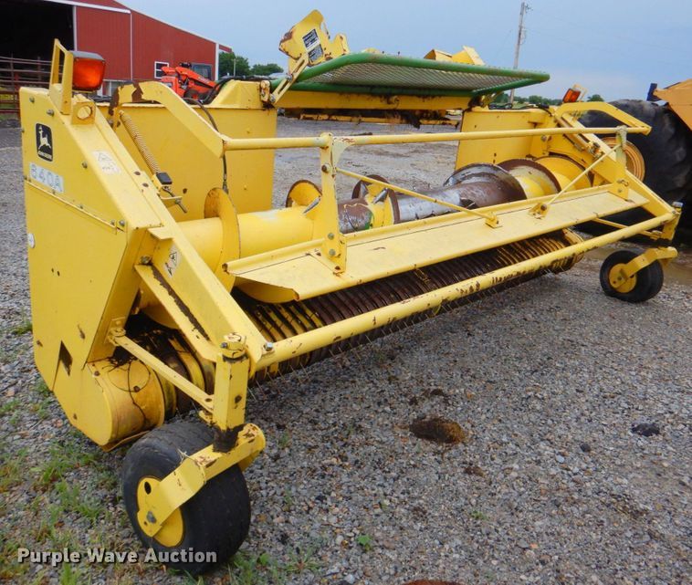 image for item DP4347 John Deere 640A  pickup head