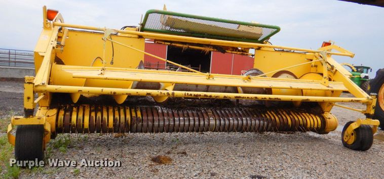 image for item DP4347 John Deere 640A  pickup head