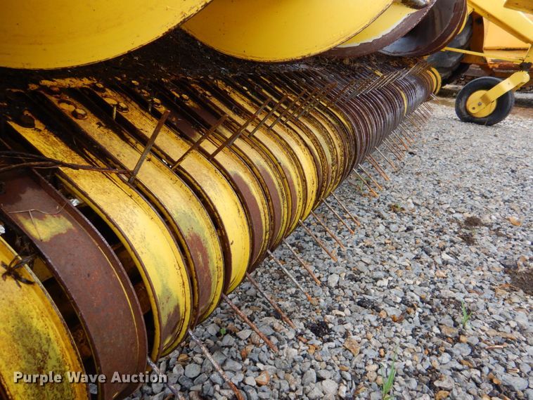 image for item DP4347 John Deere 640A  pickup head