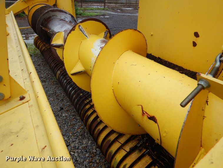 image for item DP4347 John Deere 640A  pickup head