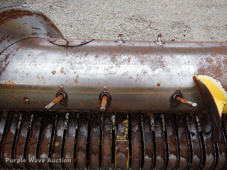 image for item DP4347 John Deere 640A  pickup head