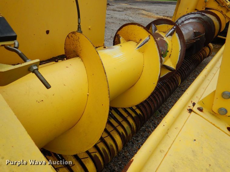 image for item DP4347 John Deere 640A  pickup head