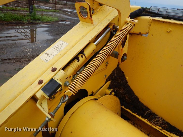 image for item DP4347 John Deere 640A  pickup head