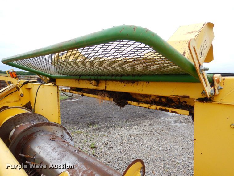 image for item DP4347 John Deere 640A  pickup head