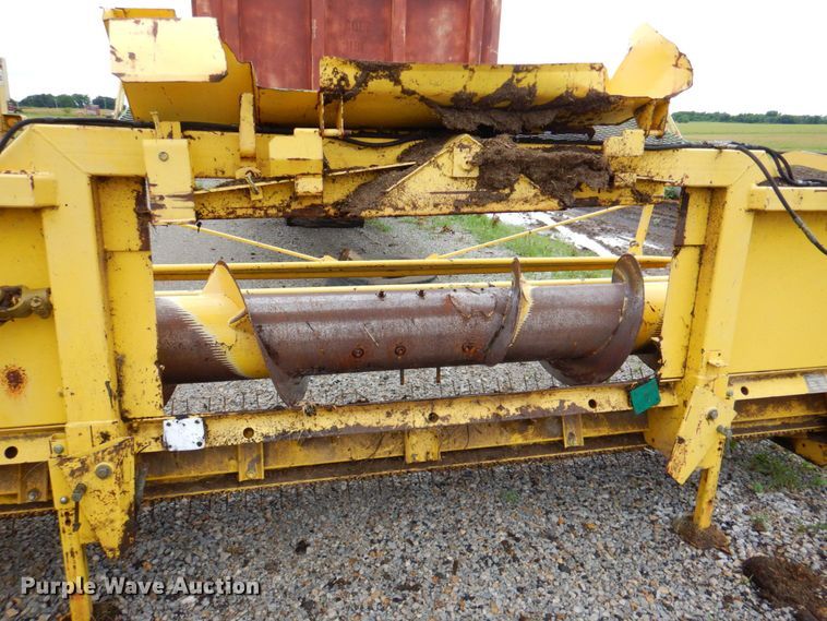 image for item DP4347 John Deere 640A  pickup head