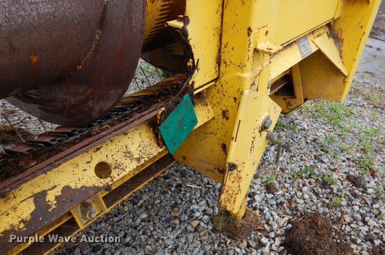 image for item DP4347 John Deere 640A  pickup head