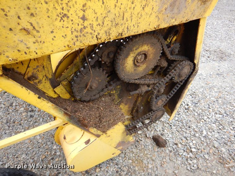 image for item DP4347 John Deere 640A  pickup head