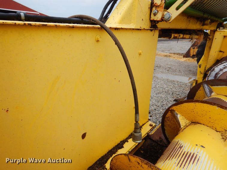 image for item DP4347 John Deere 640A  pickup head