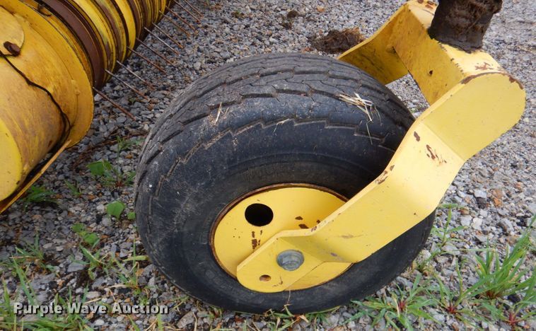 image for item DP4347 John Deere 640A  pickup head