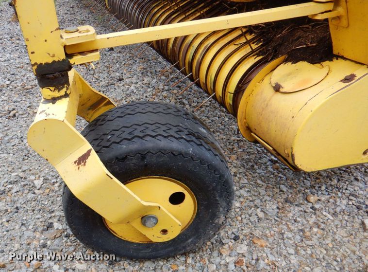 image for item DP4347 John Deere 640A  pickup head