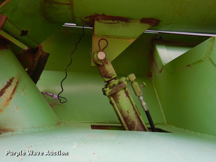 image for item DP4349 Parker 510  grain cart