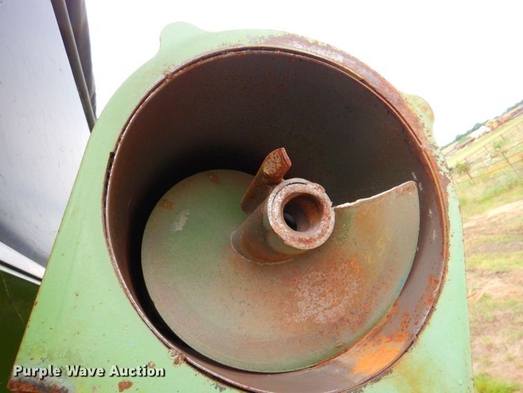 image for item DP4349 Parker 510  grain cart