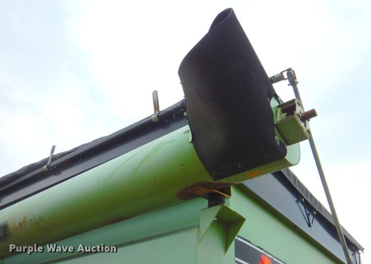 image for item DP4349 Parker 510  grain cart