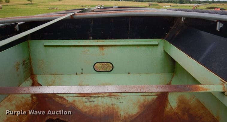 image for item DP4349 Parker 510  grain cart