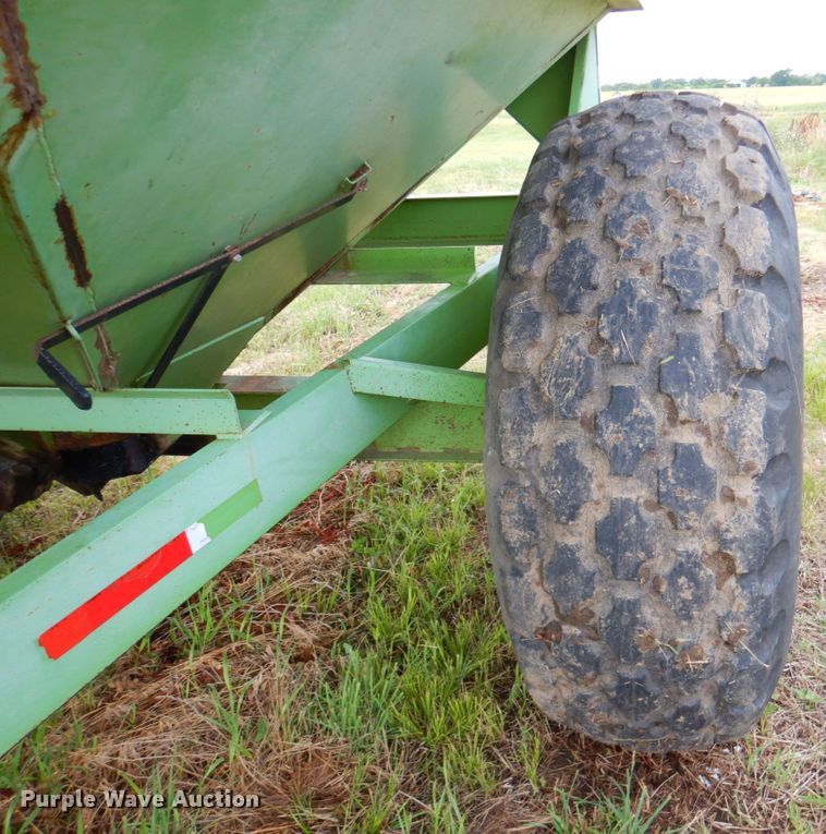 image for item DP4349 Parker 510  grain cart