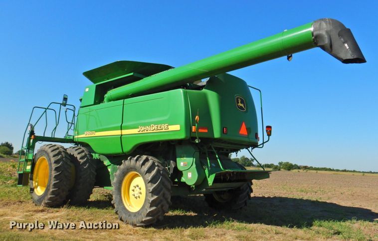 image for item DP4371 2005 John Deere 9760 STS  RWA combine