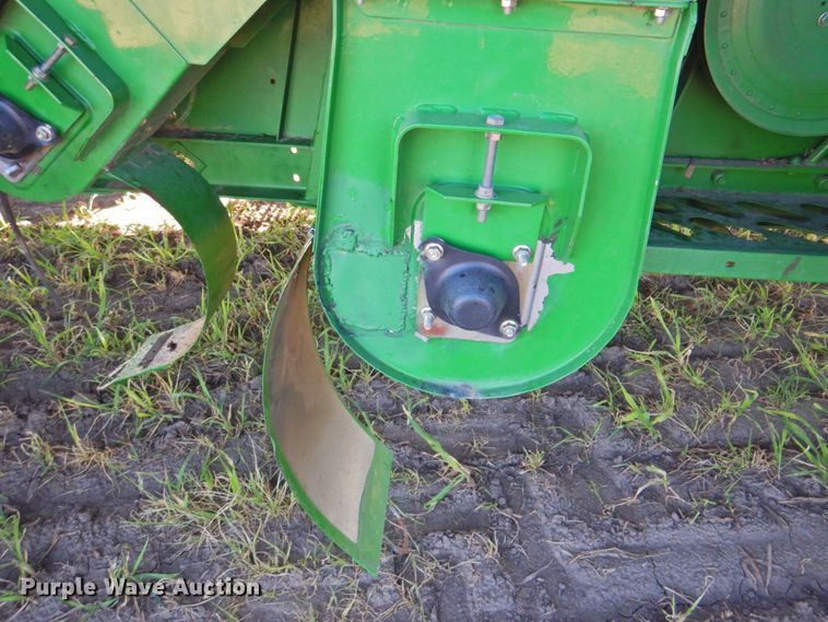 image for item DP4371 2005 John Deere 9760 STS  RWA combine