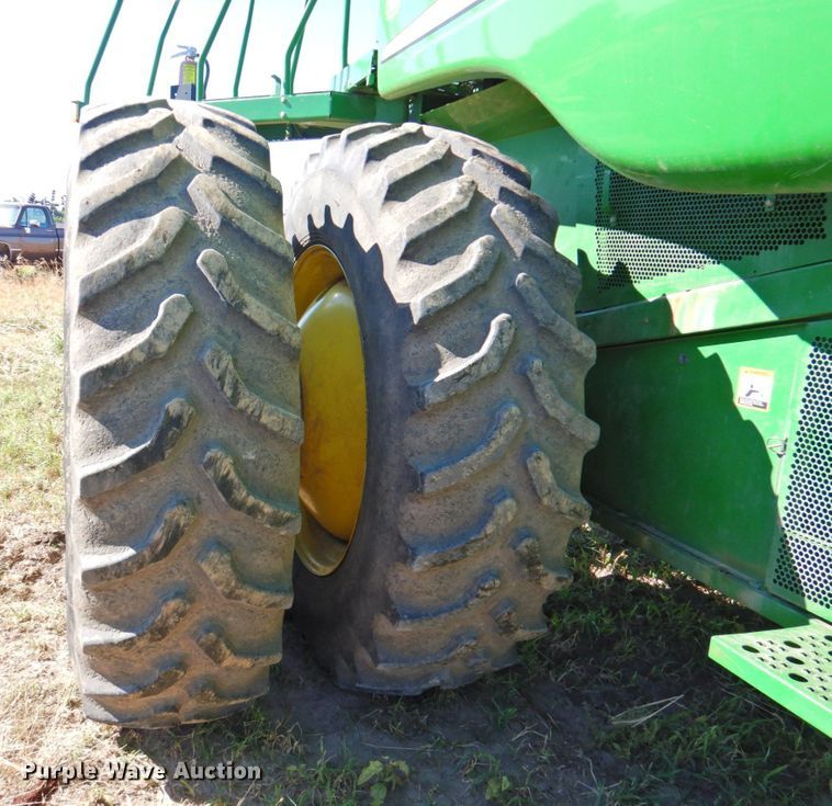 image for item DP4371 2005 John Deere 9760 STS  RWA combine