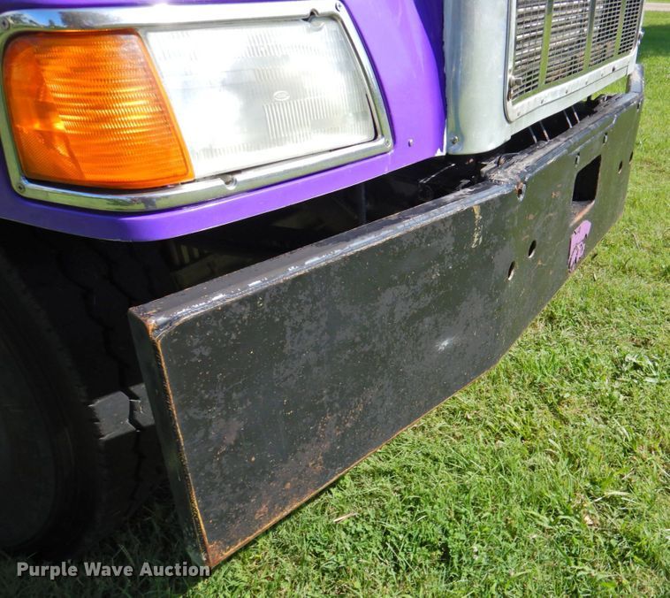 image for item DP4380 1999 Peterbilt 385  silage truck