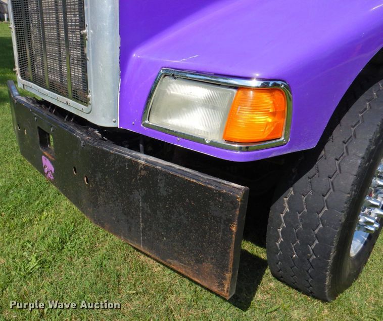 image for item DP4380 1999 Peterbilt 385  silage truck