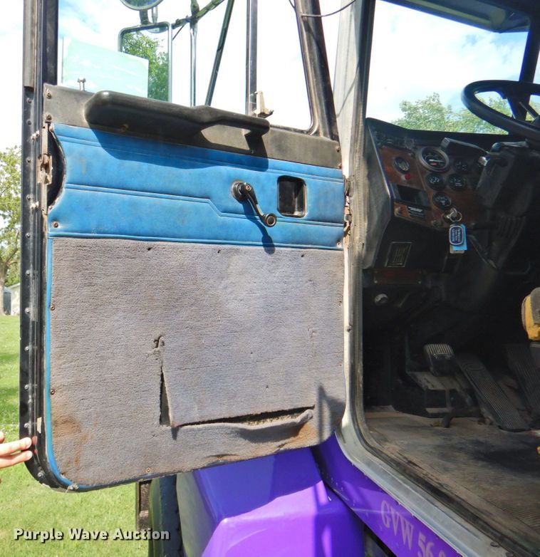 image for item DP4380 1999 Peterbilt 385  silage truck