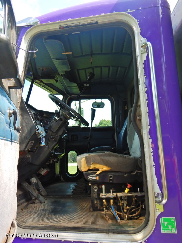 image for item DP4380 1999 Peterbilt 385  silage truck