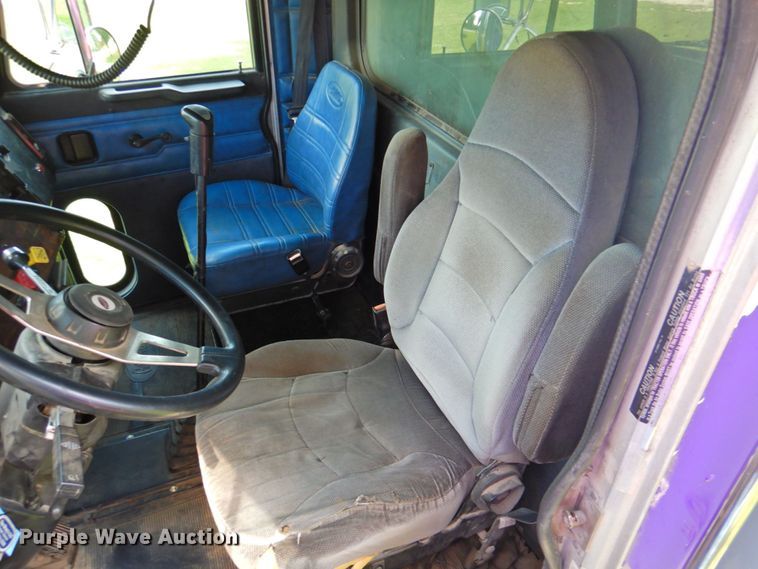 image for item DP4380 1999 Peterbilt 385  silage truck