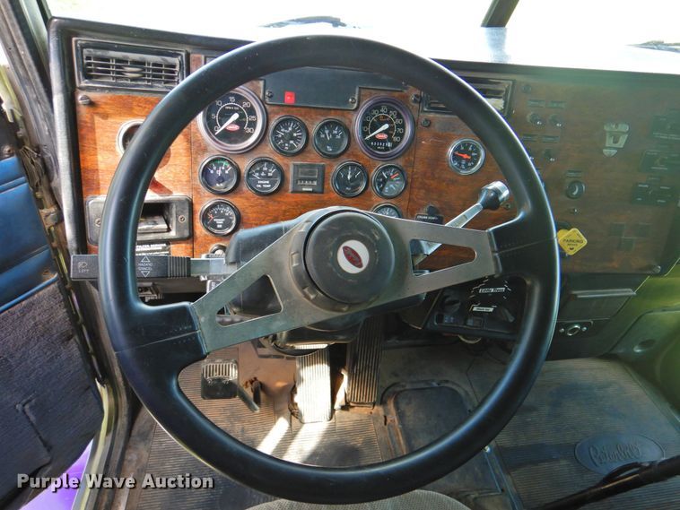 image for item DP4380 1999 Peterbilt 385  silage truck