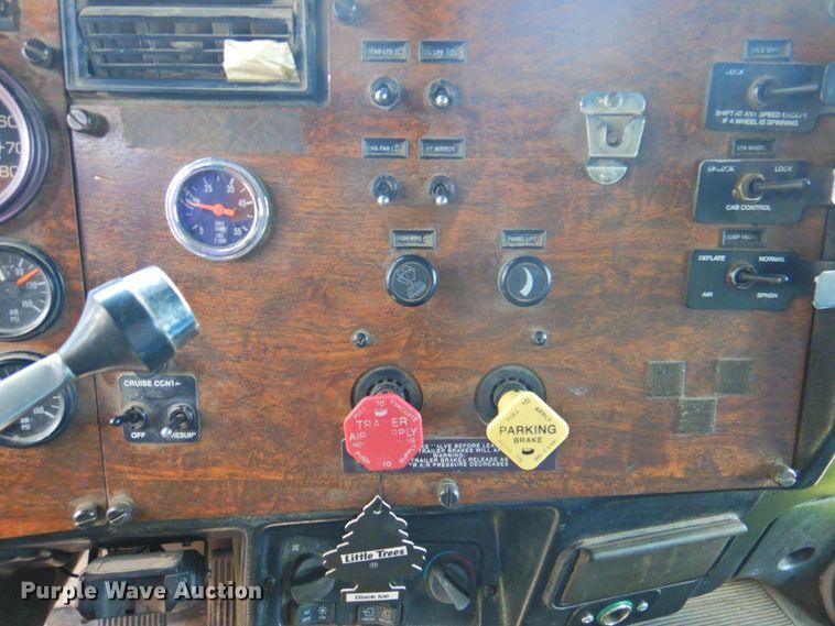 image for item DP4380 1999 Peterbilt 385  silage truck