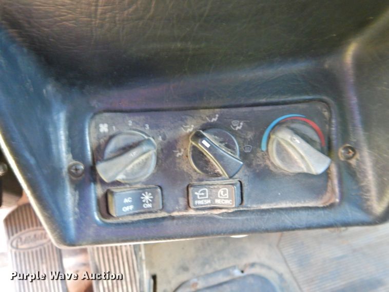 image for item DP4380 1999 Peterbilt 385  silage truck