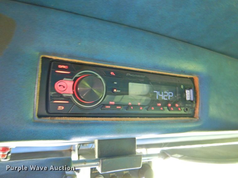 image for item DP4380 1999 Peterbilt 385  silage truck