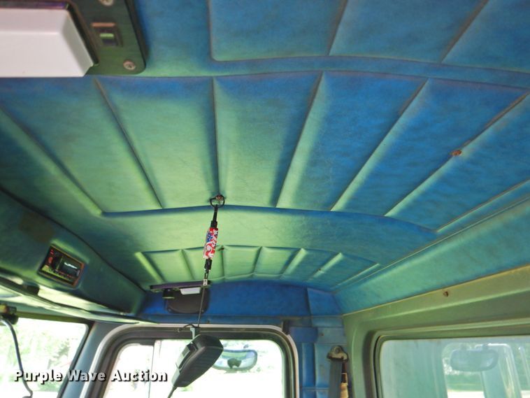 image for item DP4380 1999 Peterbilt 385  silage truck