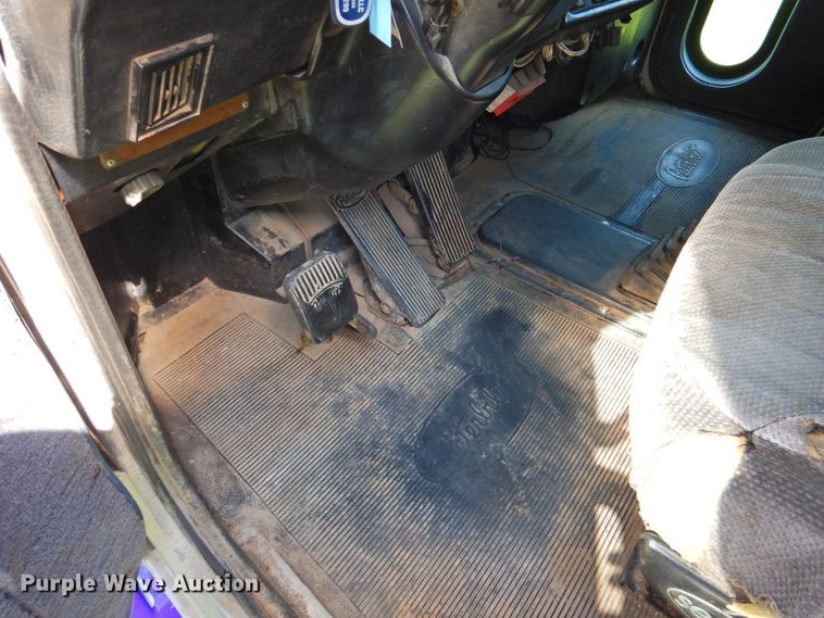 image for item DP4380 1999 Peterbilt 385  silage truck