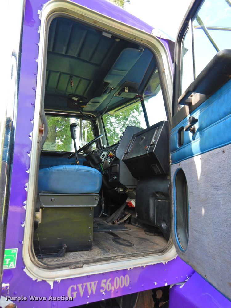 image for item DP4380 1999 Peterbilt 385  silage truck