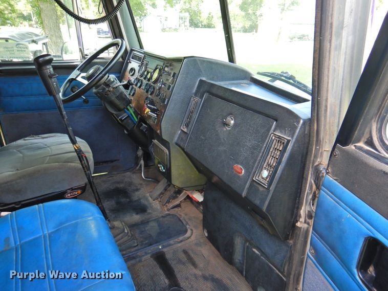 image for item DP4380 1999 Peterbilt 385  silage truck